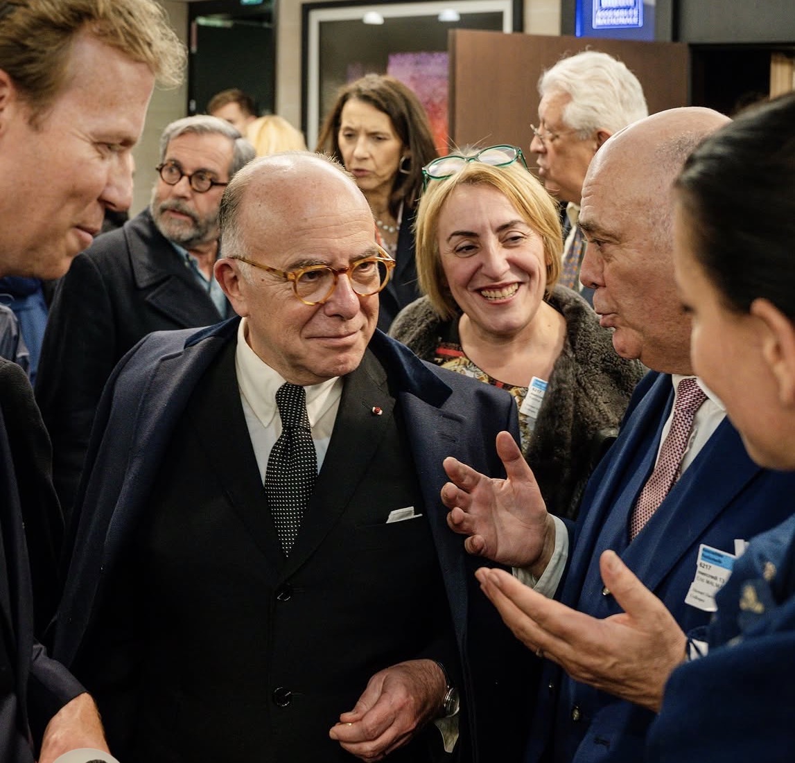 Bernard Cazeneuve en échange, lors d'une rencontre de proximité
